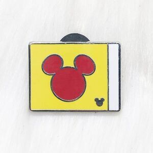 🔮 5/$25 Disney's Yacht Club Resort Mickey Icon‎ Pillow Pin